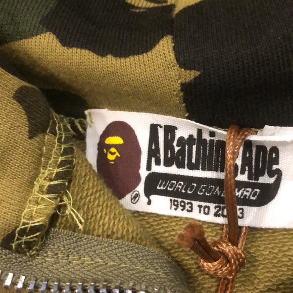 Dark green bape zip up hoodie - Picture 2 of 3